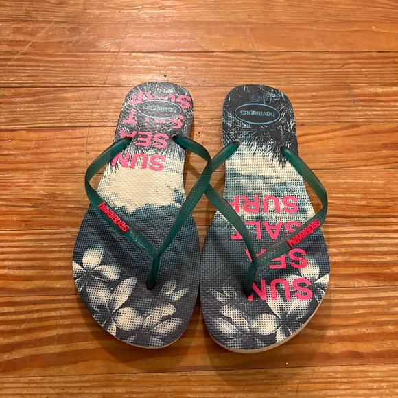 Sandals - Picture 2 of 4